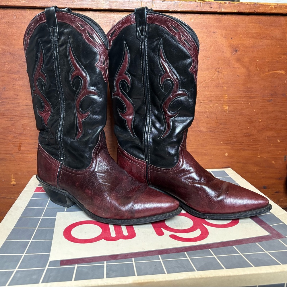 Dingo Women's Black and Brown Western cowboy Boots size 8 leather. Made in USA.